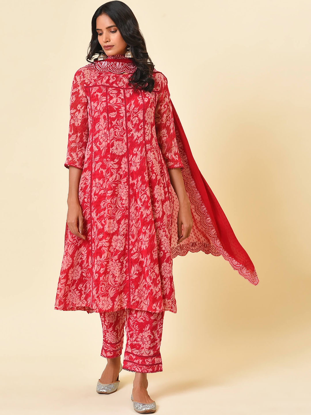 

NUHH Floral Printed Anarkali Kurta With Trousers, Pink