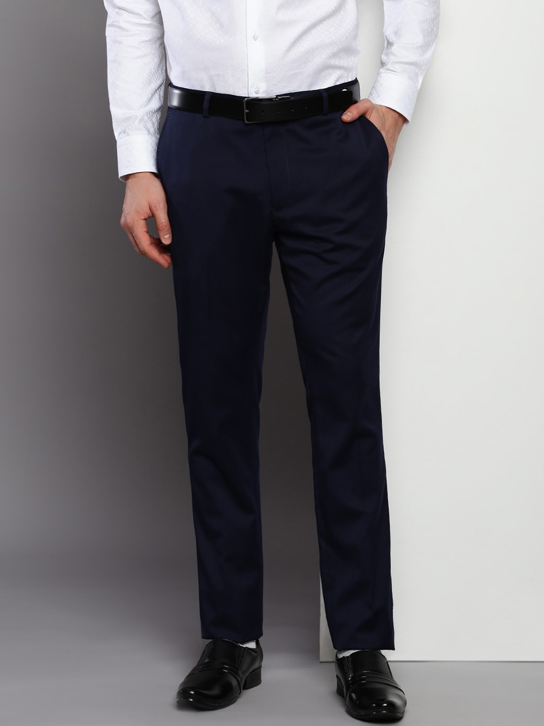 

Tommy Hilfiger Men Mid-Rise Formal Trousers, Navy blue