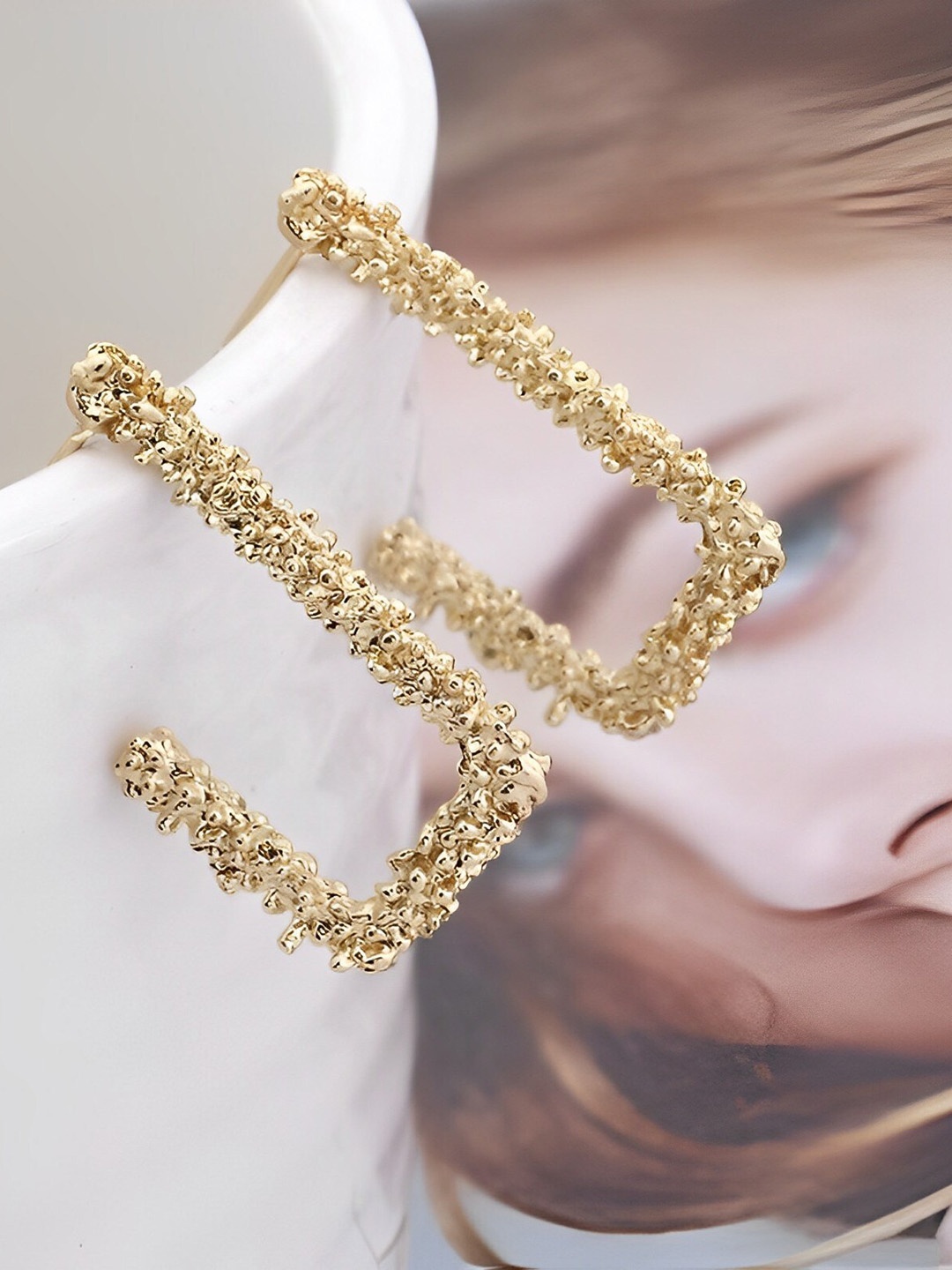 

Pinapes Gold-Plated Geometric Half Hoop Earrings