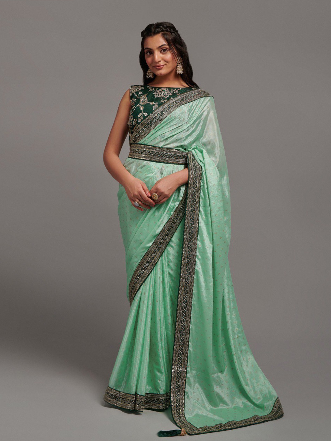 

VEERAX Woven Design Embroidered Saree, Green