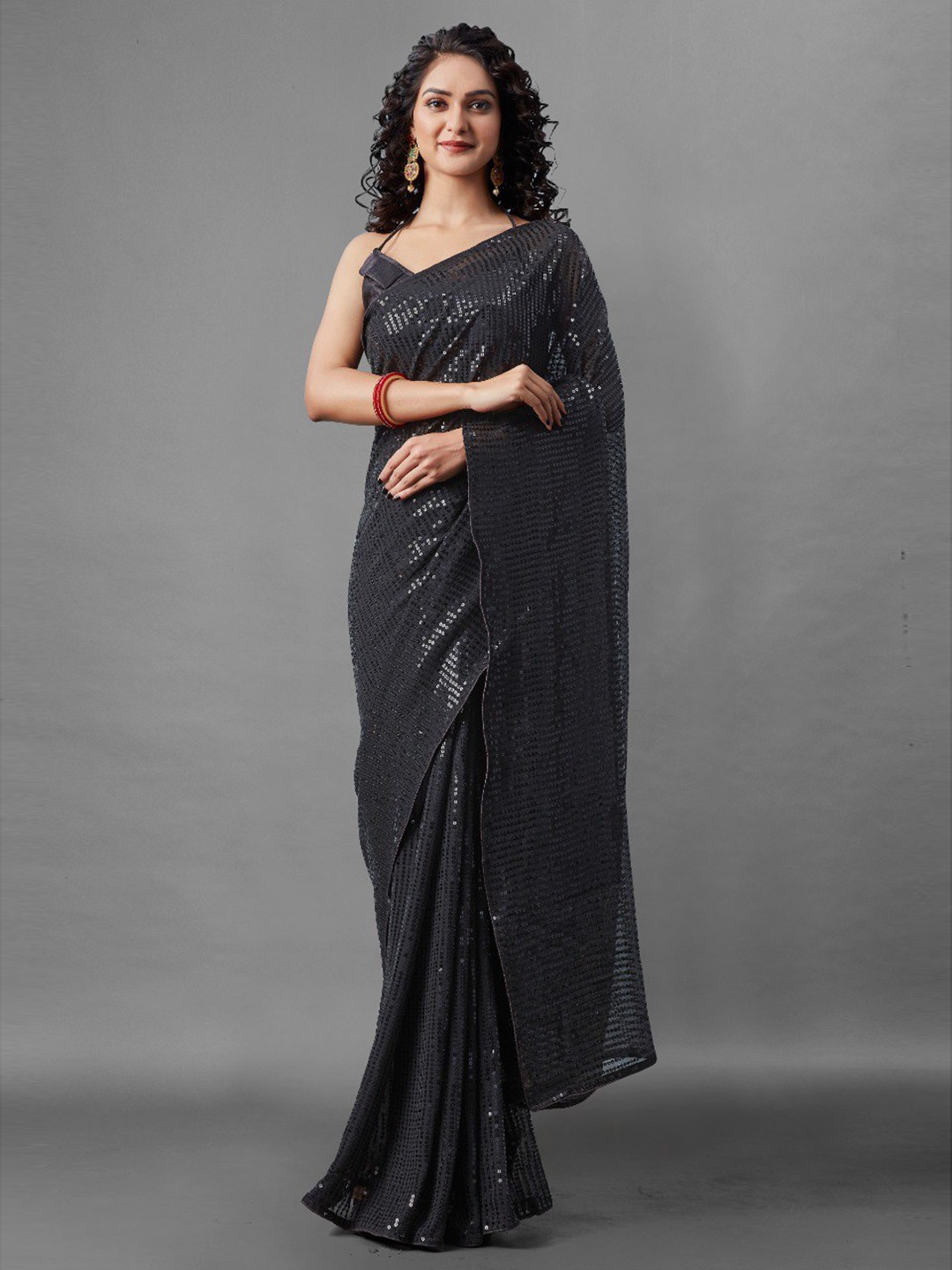 

VEERAX Embellished Sequinned Saree, Black