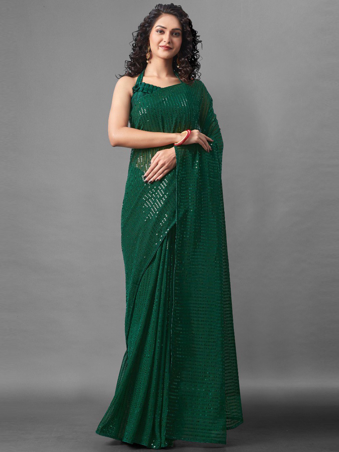 

VEERAX Embellished Sequinned Saree, Green