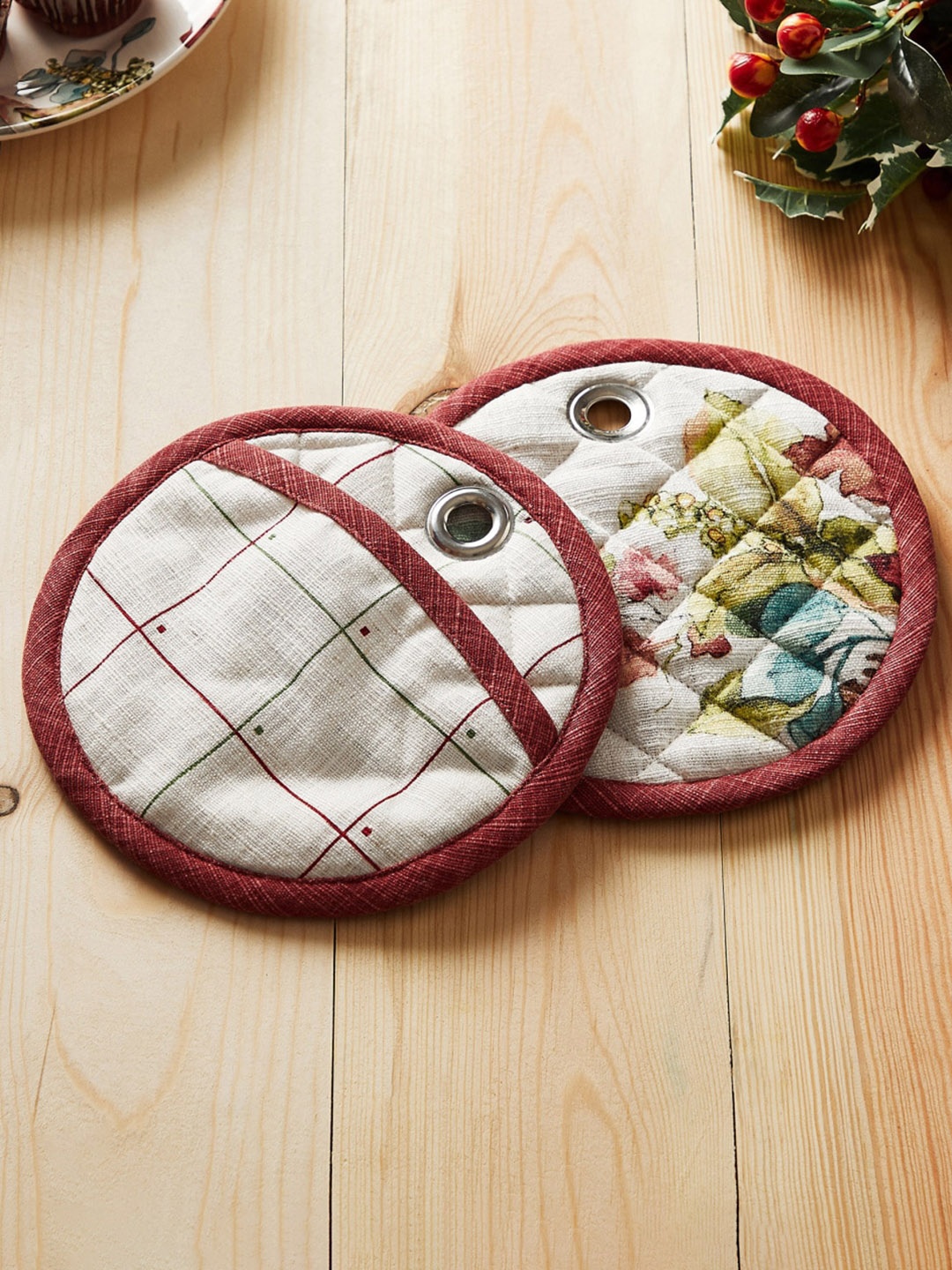 

Home Centre White & Red 2 Pieces Printed Pot Holders