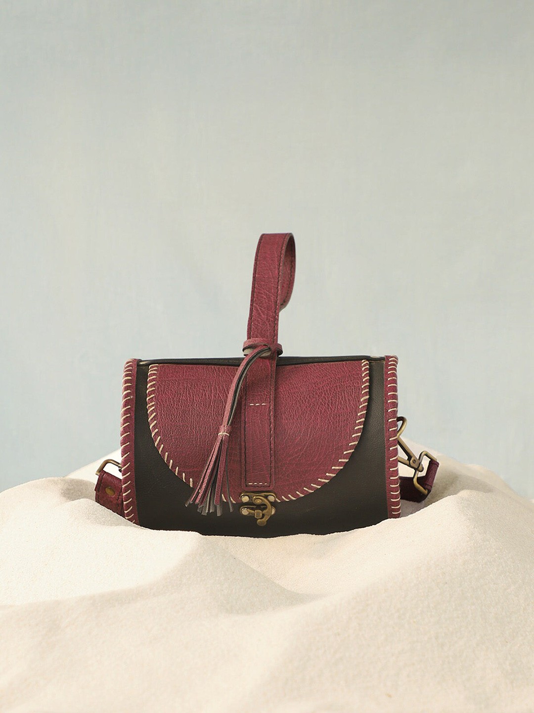 

A BIG INDIAN STORY Leather Structured Sling Bag, Black