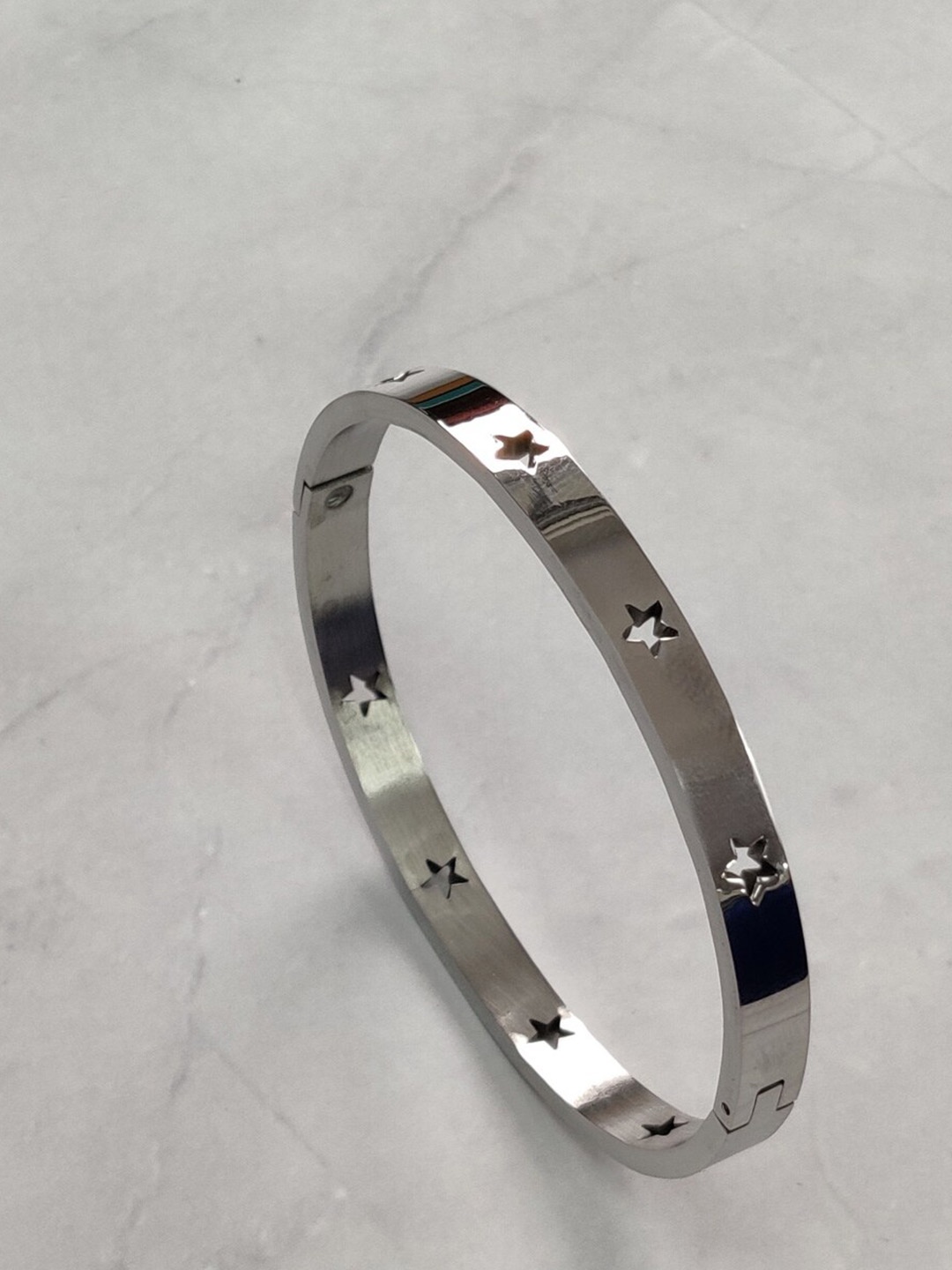 

EL REGALO Stainless Steel Kada Bracelet, Silver