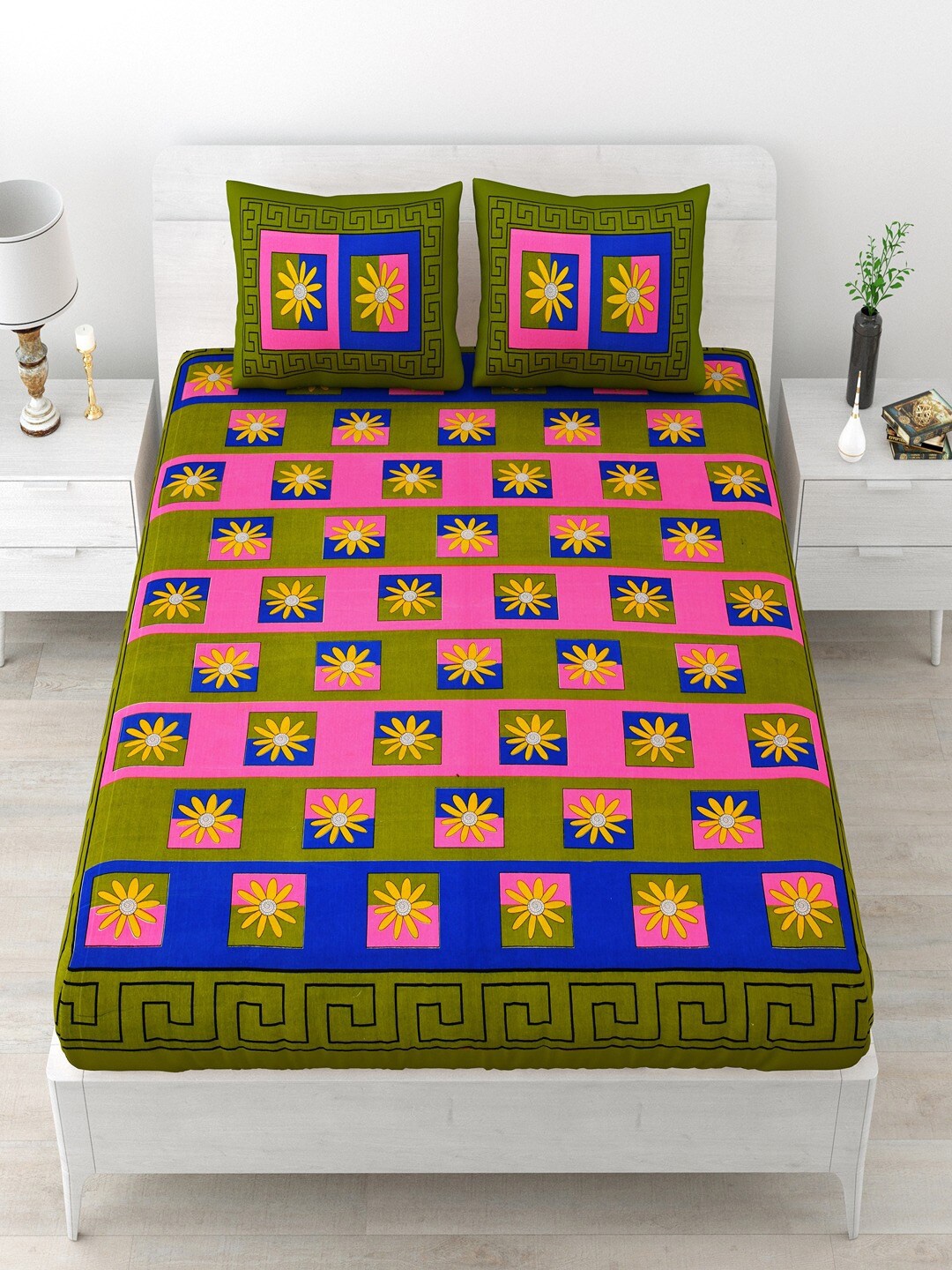

UNIQCHOICE Green & Pink Printed Cotton 120 TC Queen Bedsheet with 2 Pillow Covers