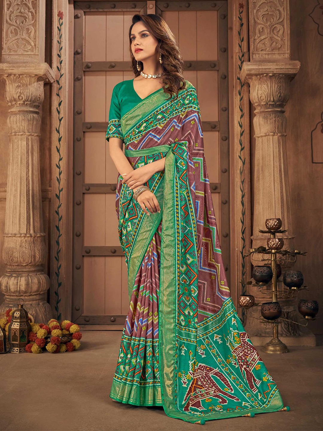 

Mitera Ethnic Motifs Silk Blend Patola Saree, Green