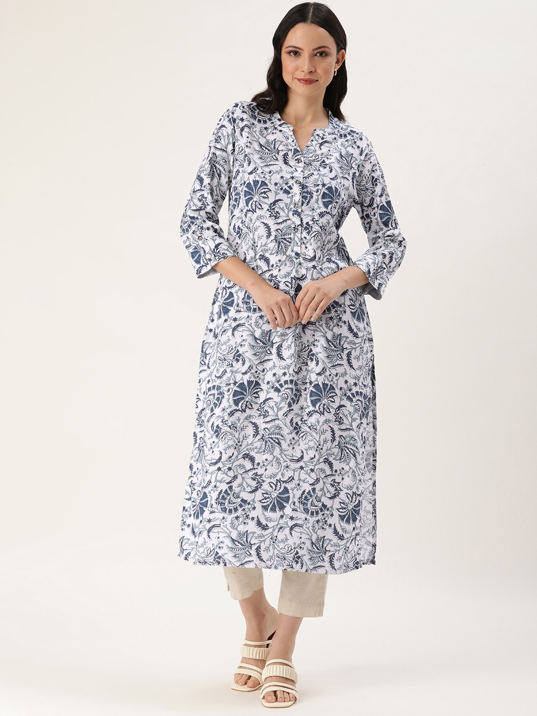 

AMUKTI Women Floral Printed Kurta, Blue