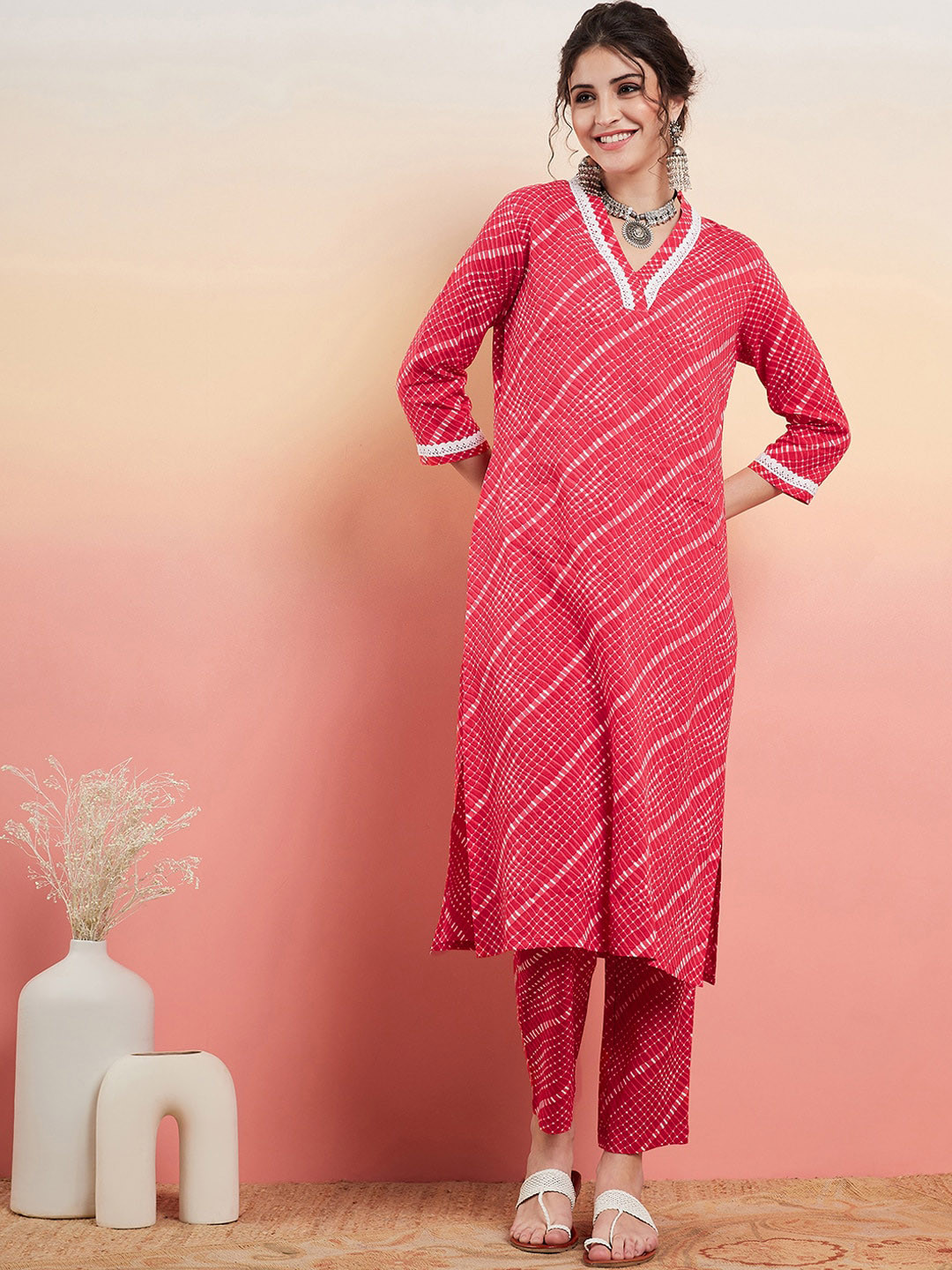 

Sangria Pink Leheriya Printed Pure Cotton Straight Kurta With Trousers