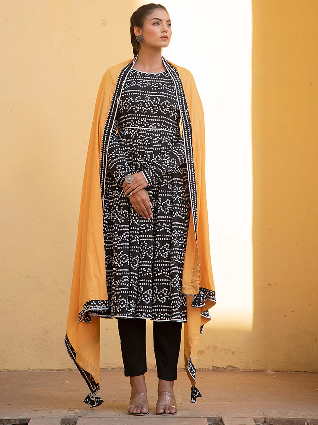 

KAORI BY SHREYA AGARWALBandhani Printed Pure Cotton Kurta & Trousers With Dupatta, Black