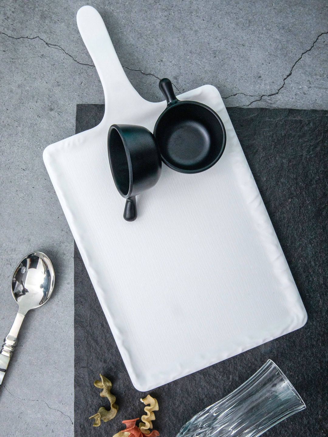 

Servewell 3-Pcs White & Black Rectangular Matte Handle Platter & Rnd Scoop