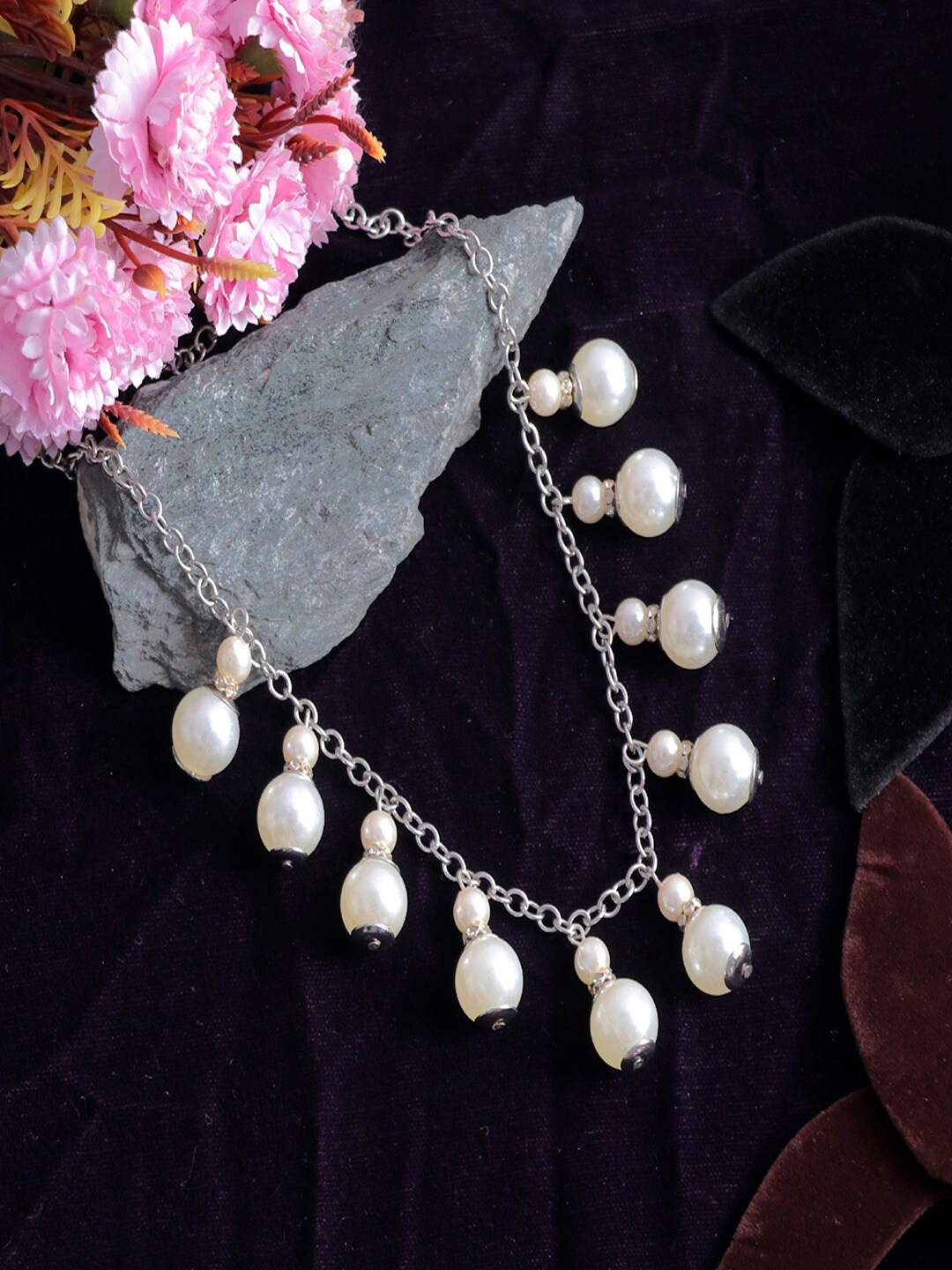 

UNIVERSITY TRENDZ White Pearl Necklace