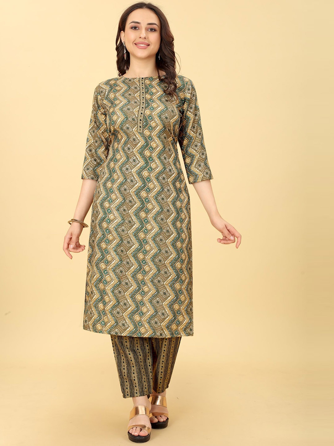 

KALINI Geometric Printed Kurta with Trousers, Green