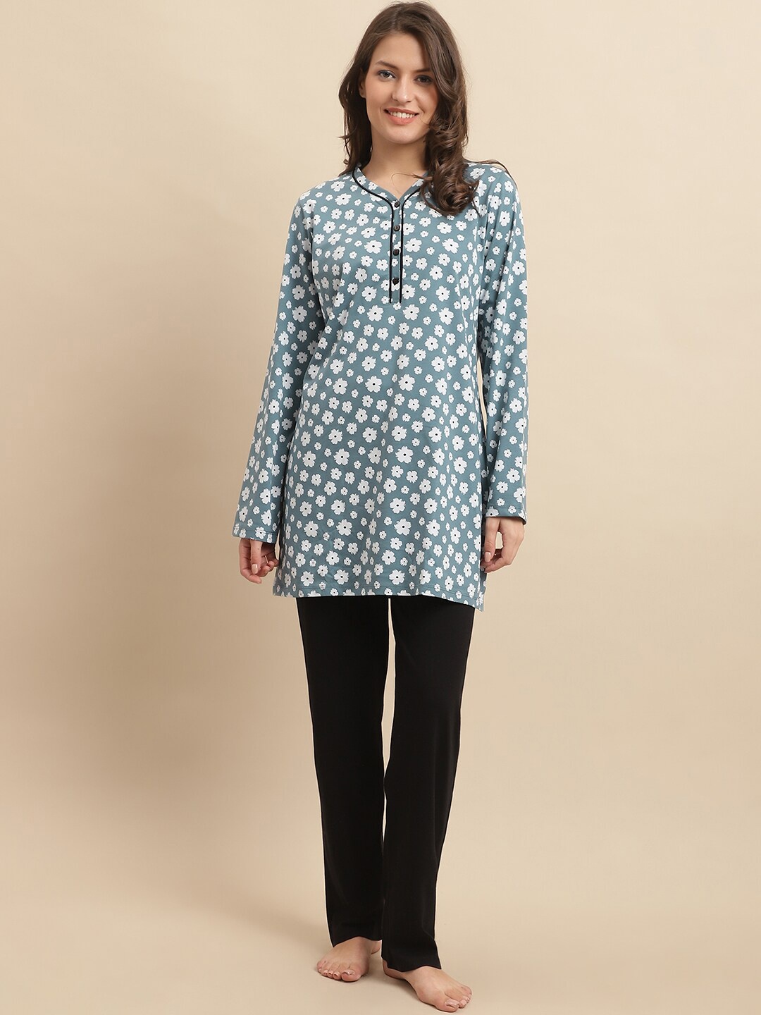 

Kanvin Blue & White Floral Printed Pure Cotton Night Suit