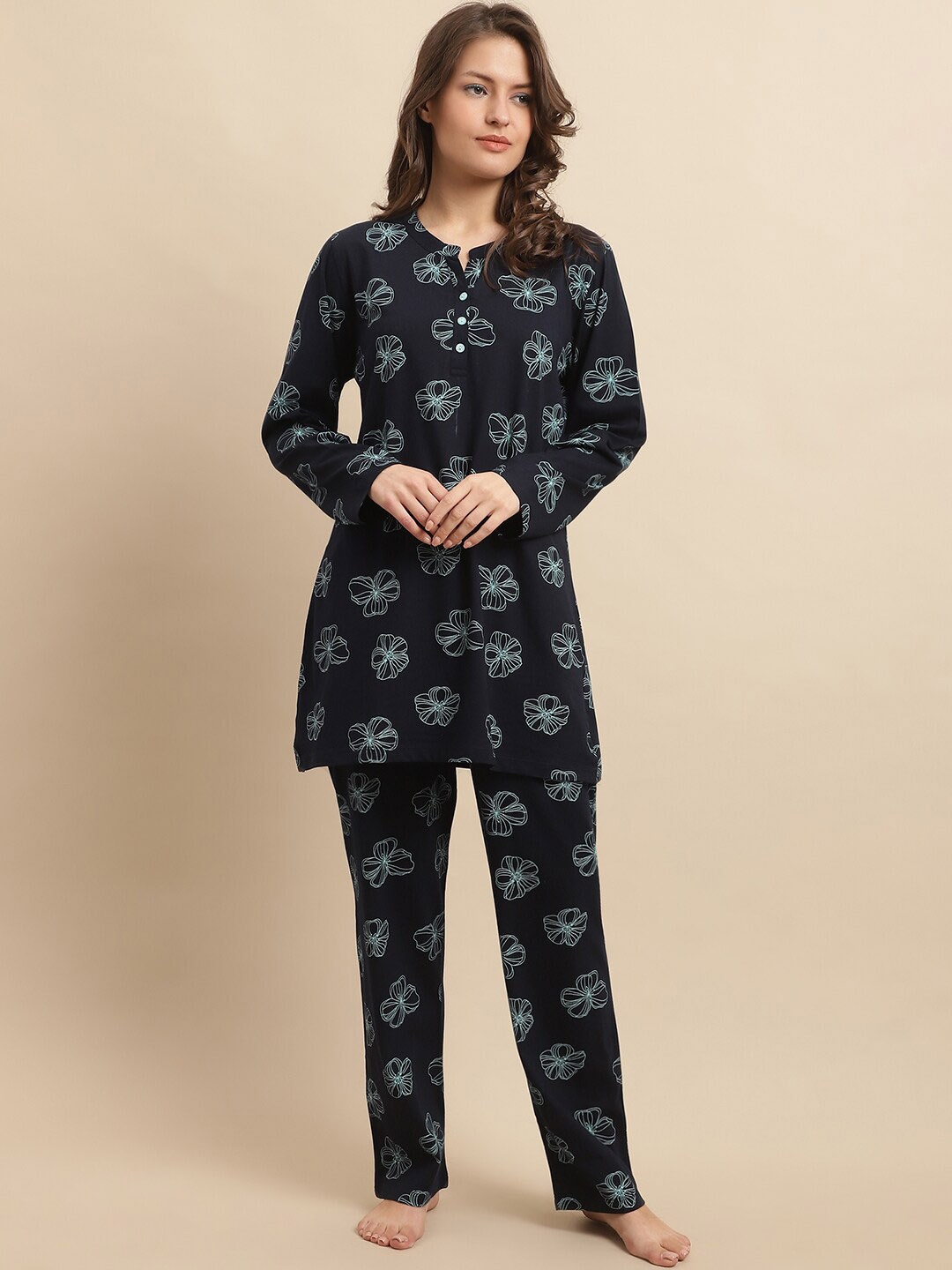 

Kanvin Navy Blue & Green Floral Printed Night suit