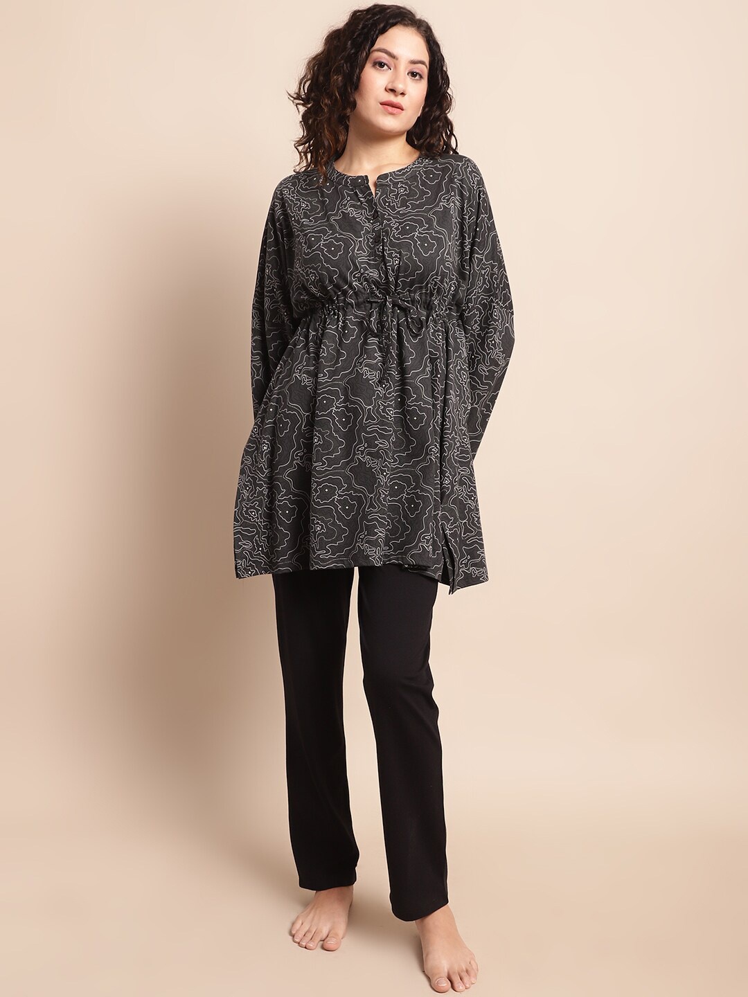 

Kanvin Black & White Abstract Printed Pure Cotton Night Suit