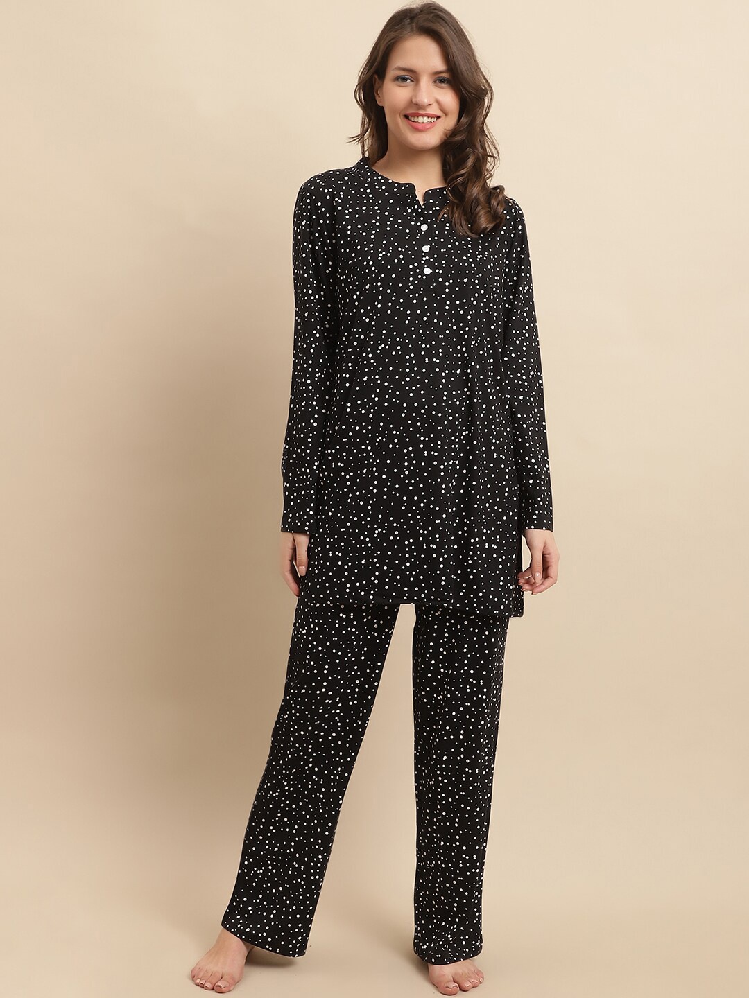 

Kanvin Black & White Polka Dots Printed Mandarin Collar Night Suit