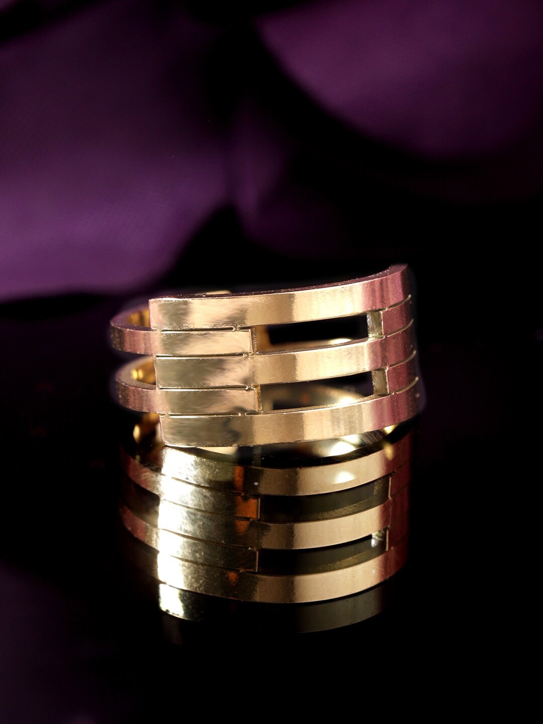 

Rubans Voguish Gold-Plated Adjustable Finger Ring