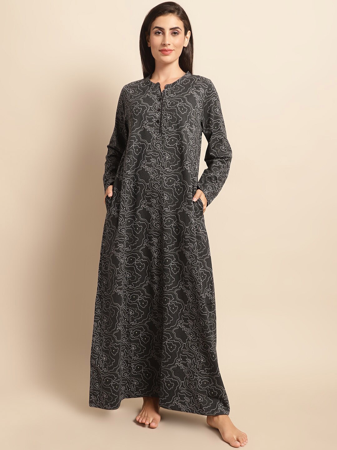 

Kanvin Black Abstract Printed Pure Cotton Maxi Nightdress