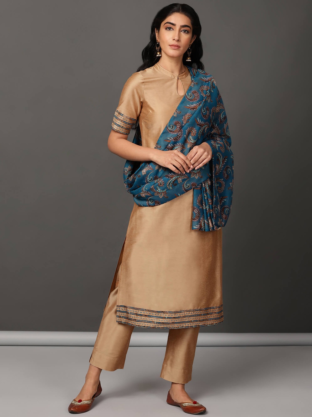 

NUHH Mandarin Collar Straight Kurta & Trousers With Printed Dupatta, Beige