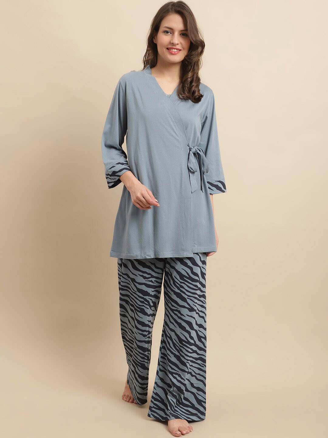 

Kanvin Blue & Black Abstract Printed Night suit