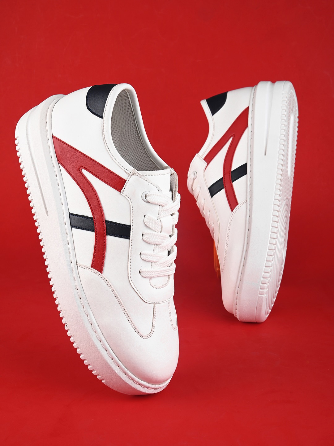 

The Roadster Lifestyle Co. Women White & Red Lightweight Sneakers