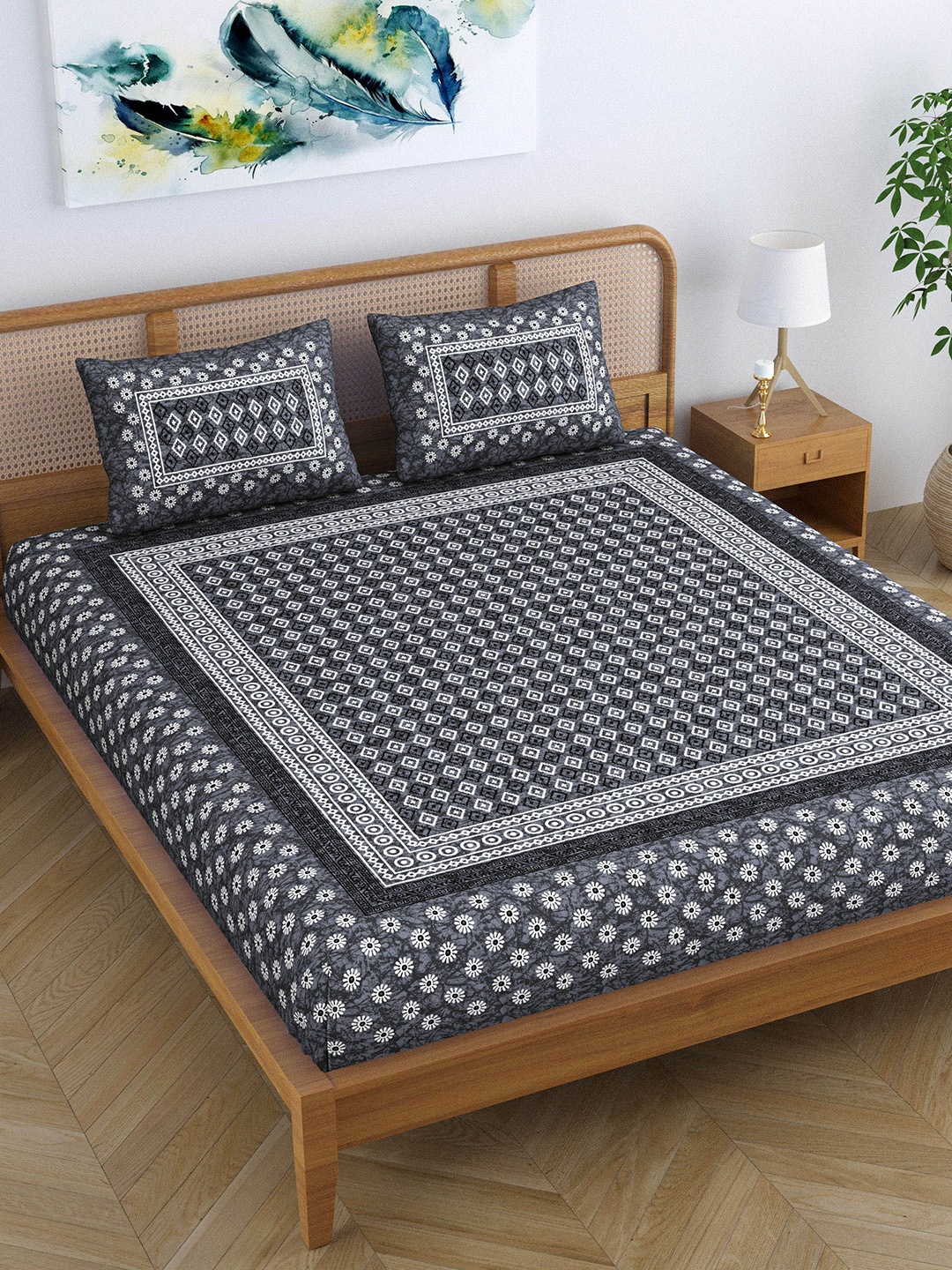 

SheetKart Grey & White Floral Pure Cotton 104 TC Queen Bedsheet With 2 Pillow Covers