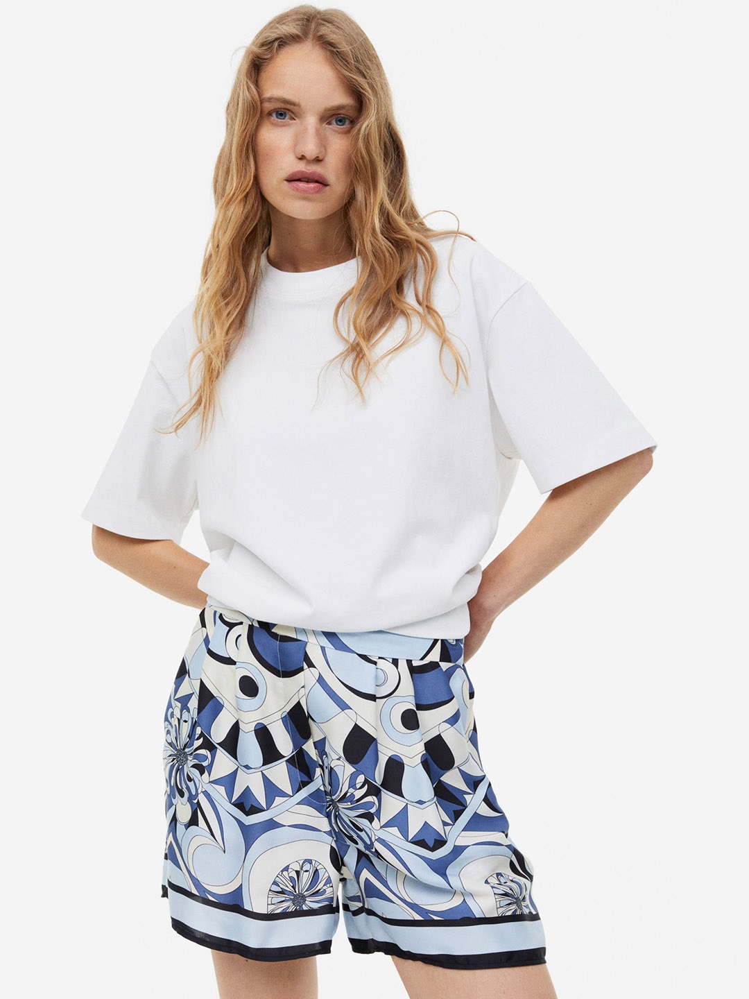 

H&M Women Satin Pull-On Shorts, Blue