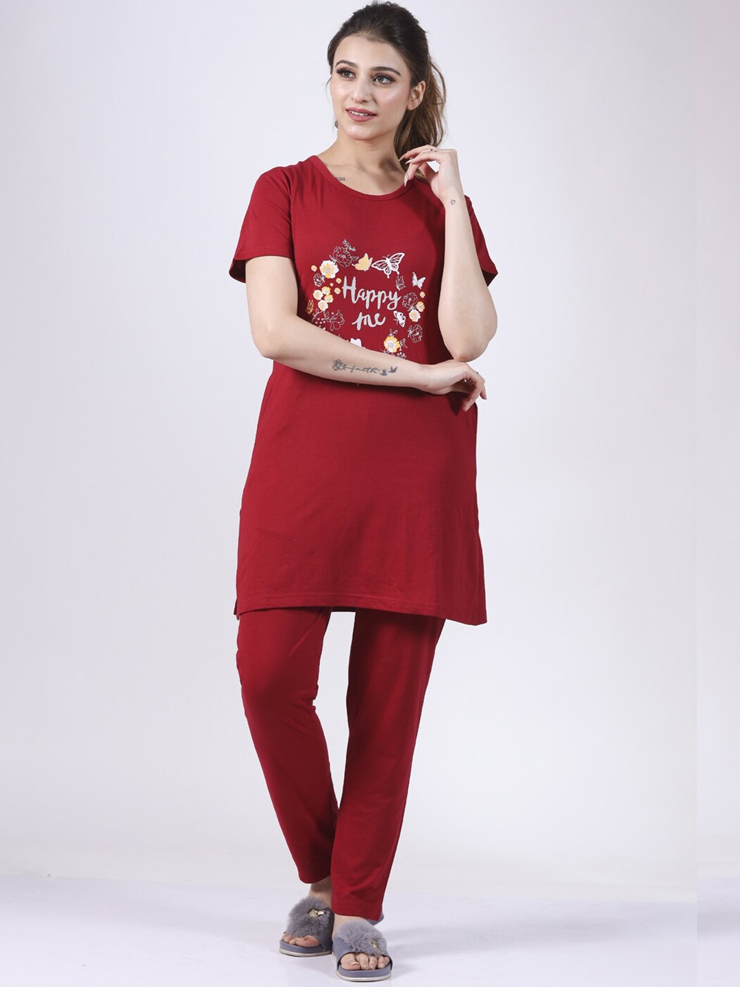 

9ty3ree Women Typography Printed Night suit, Red