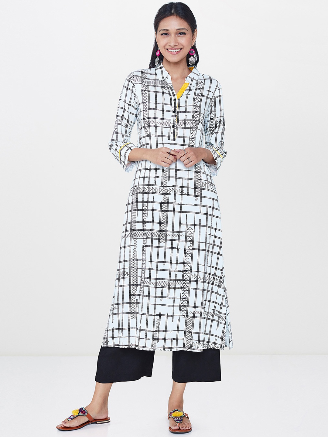 

Global Desi Women White & Black Printed Straight Kurta