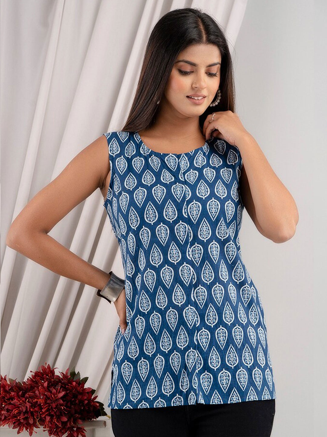 

VASANT APPAREL Blue Ethnic Motifs Printed Cotton Sleeveless Top