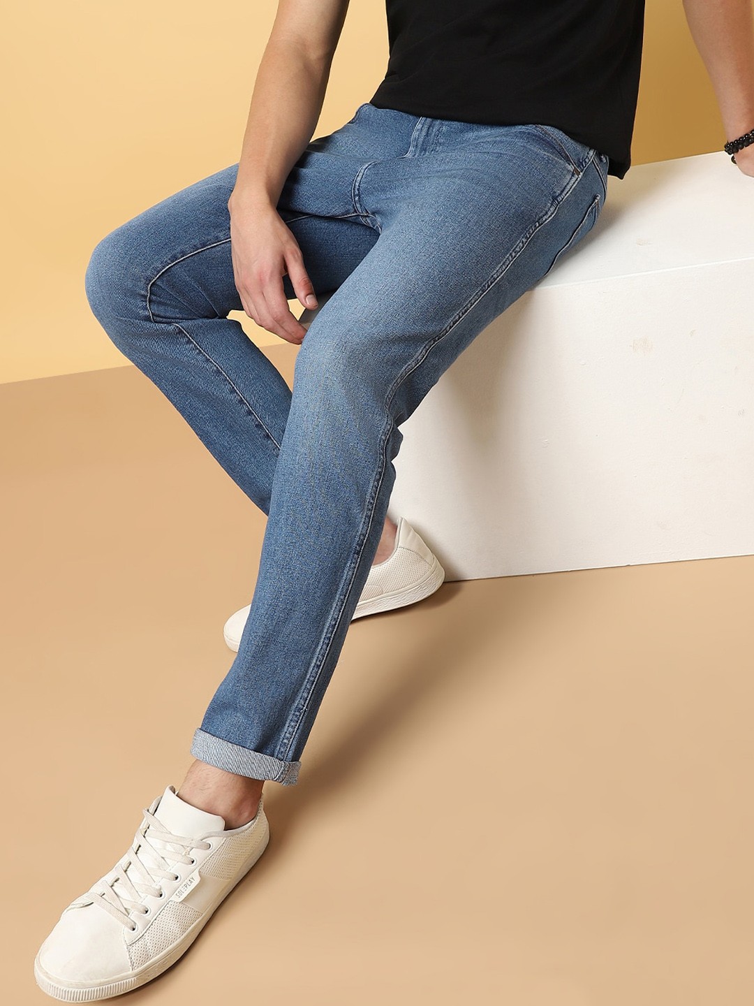 

Wrangler Men Slim Fit Mid-Rise Light Fade Stretchable Jeans, Blue