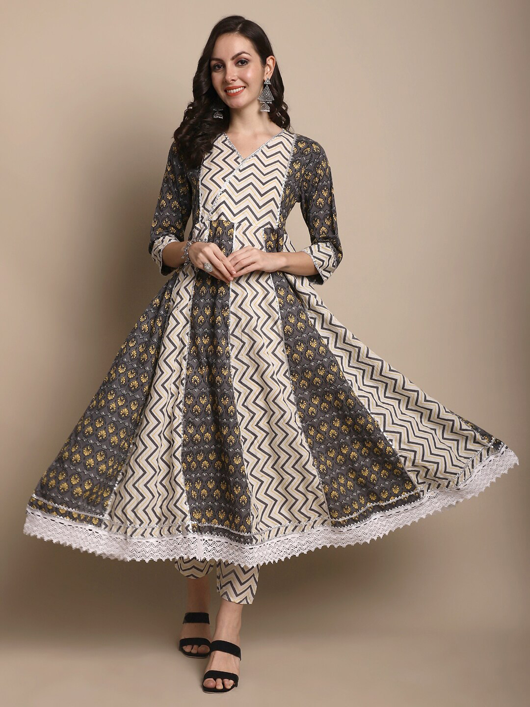 

KALINI Floral Printed Pure Cotton Kurta With Trousers, Grey