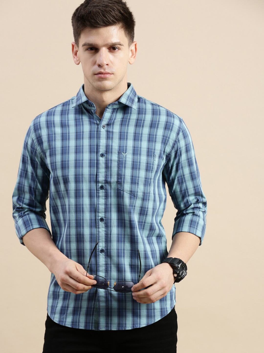 

SHOWOFF Standard Slim Fit Checked Spread Collar Long Sleeves Cotton Casual Shirt, Blue