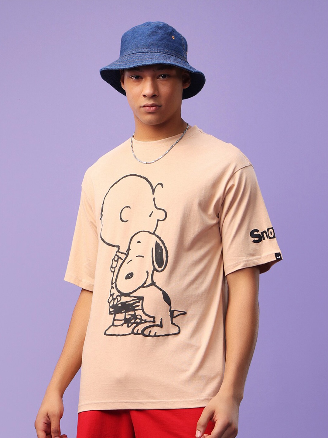 

Bewakoof Official Peanuts Merchandise The Perfect Friend Graphic Printed Oversized T-shirt, Brown