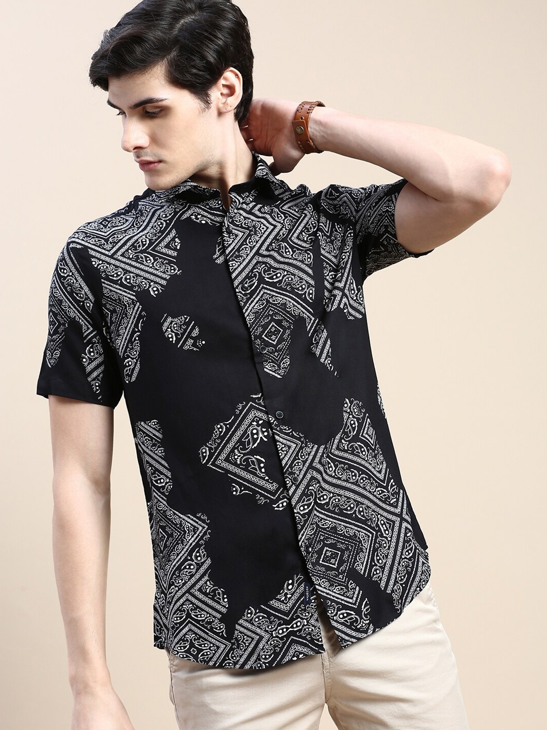 

SHOWOFF Standard Slim Fit Ethnic Motifs Printed Cotton Casual Shirt, Black