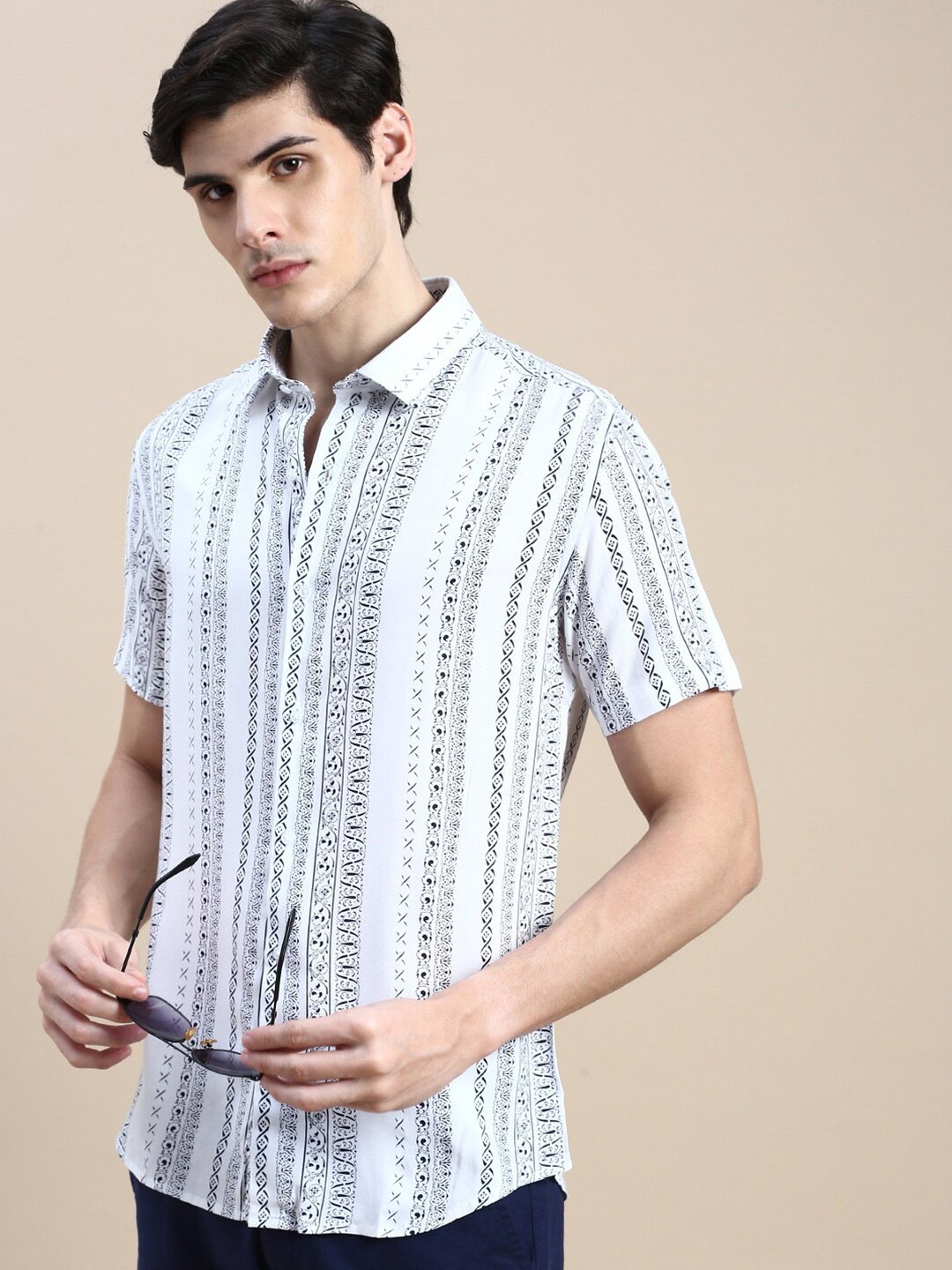 

SHOWOFF Standard Slim Fit Abstract Printed Cotton Casual Shirt, White