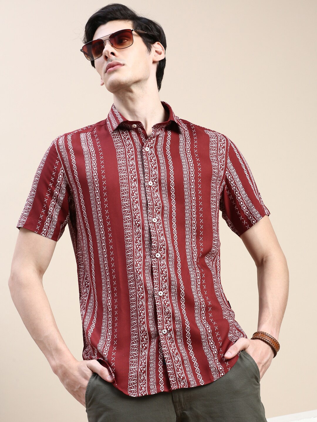 

SHOWOFF Standard Slim Fit Abstract Printed Cotton Casual Shirt, Maroon