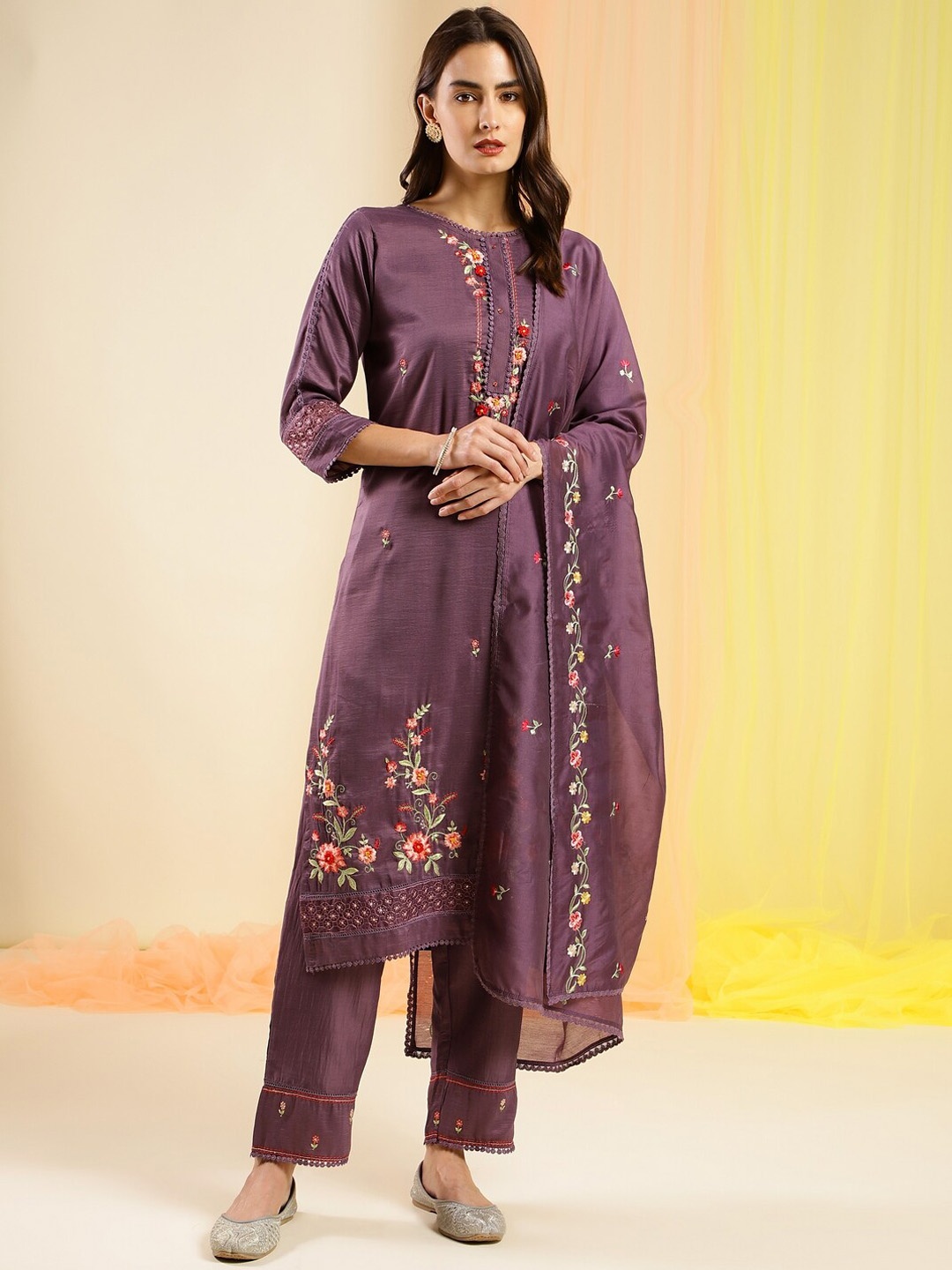 

Sangria Floral Embroidered Straight Kurta With Trouser & Dupatta, Purple