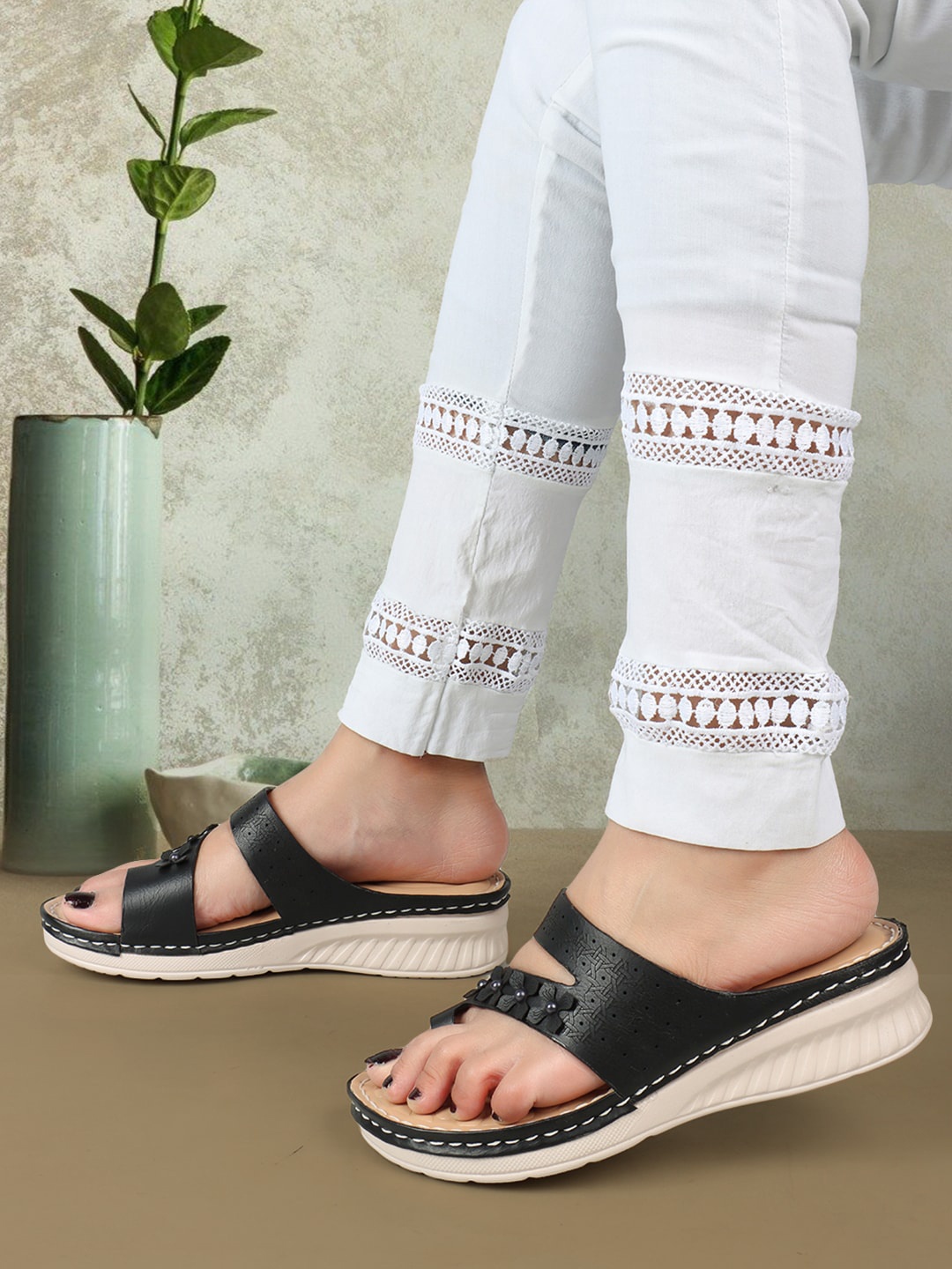 

XE Looks Textured Doctor Ortho Open Toe Flats, Black