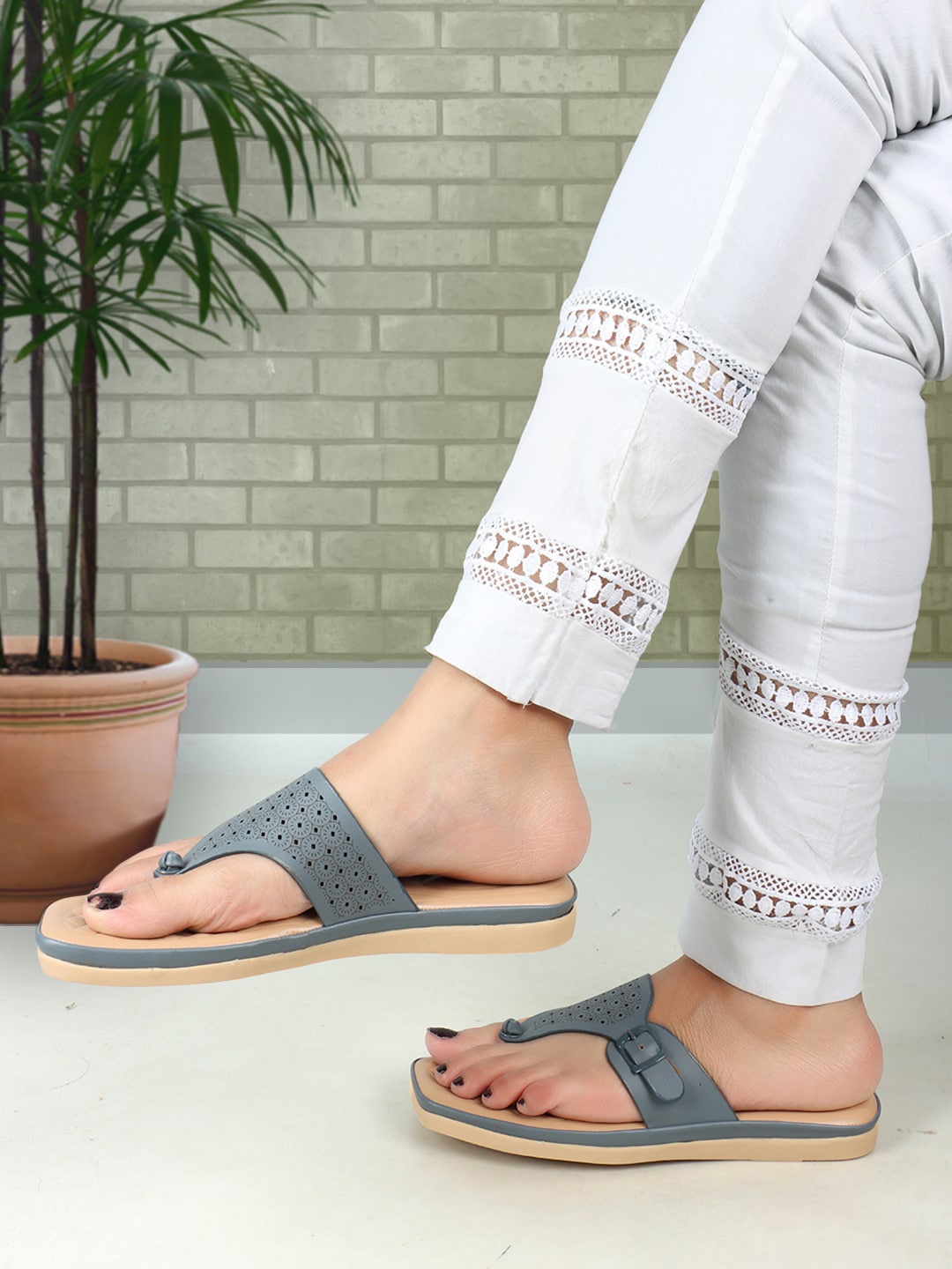 

XE Looks Laser Cuts Open Toe Flats, Grey