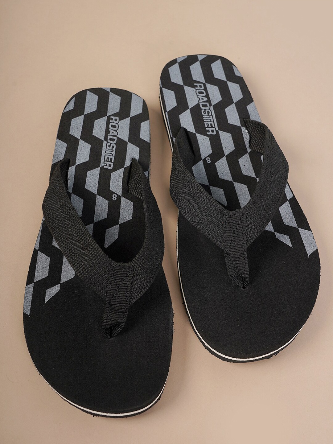 

The Roadster Lifestyle Co. Men Black & Grey Printed Lightweight Thong Flip Flops