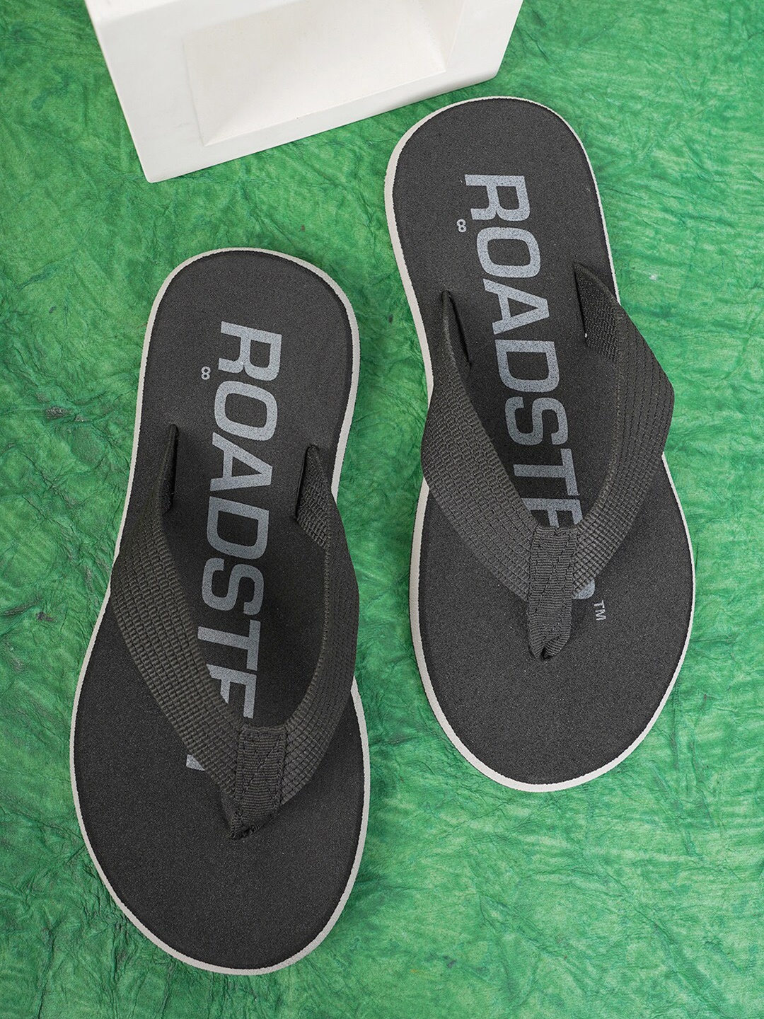 

The Roadster Lifestyle Co. Men Black & White Printed Lightweight Thong Flip Flops