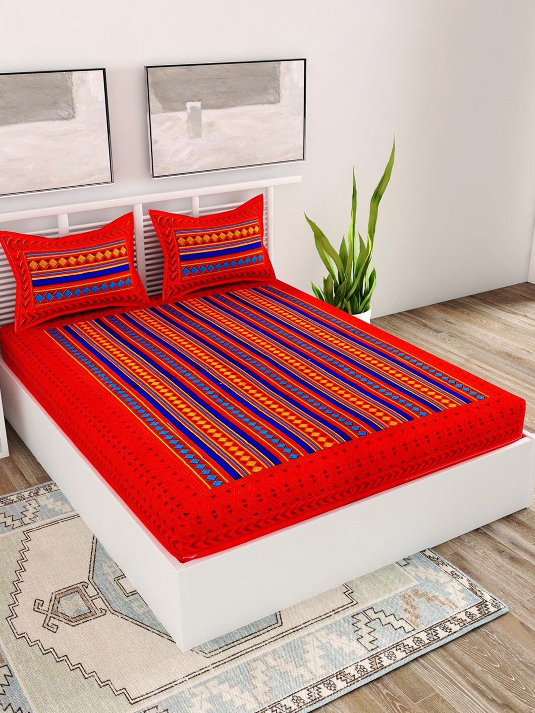 

UNIQCHOICE Red & Blue Geometric Pure Cotton 120 TC Queen Bedsheet With 2 Pillow Covers