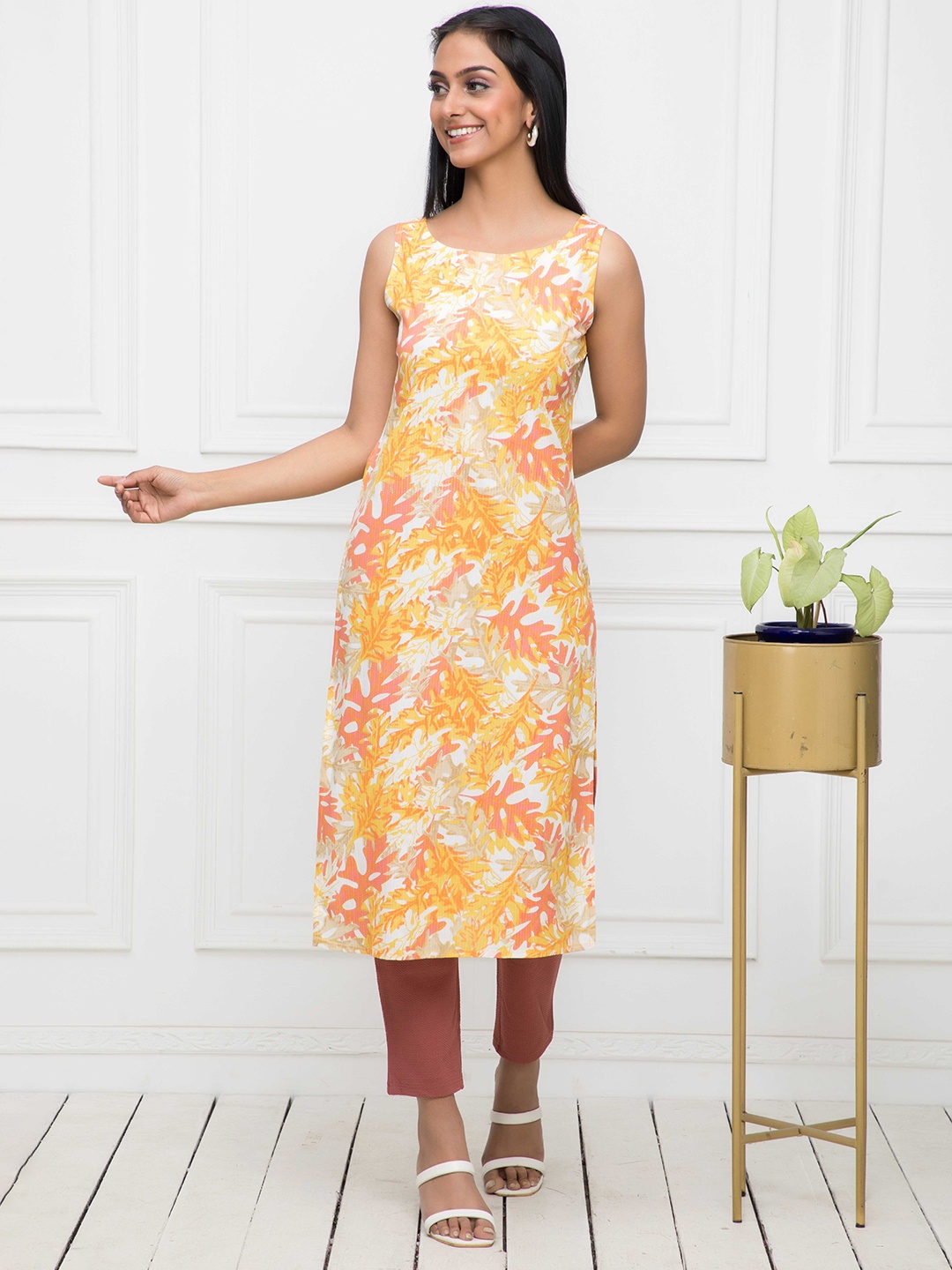 

Sangria Floral Printed Cotton Straight Kurta, Yellow