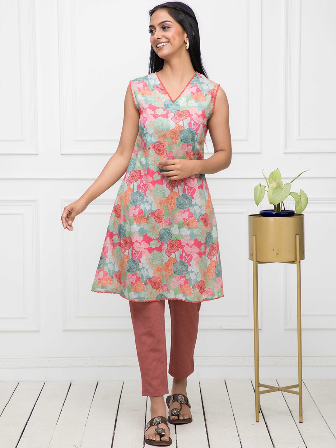 

Sangria Floral Printed V-Neck A-line Kurta, Pink