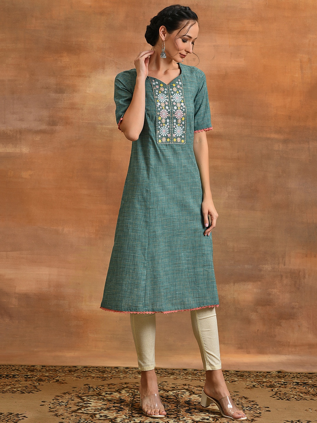 

AKS Ethnic Motifs Embroidered V-Neck Thread Work Kurta, Green