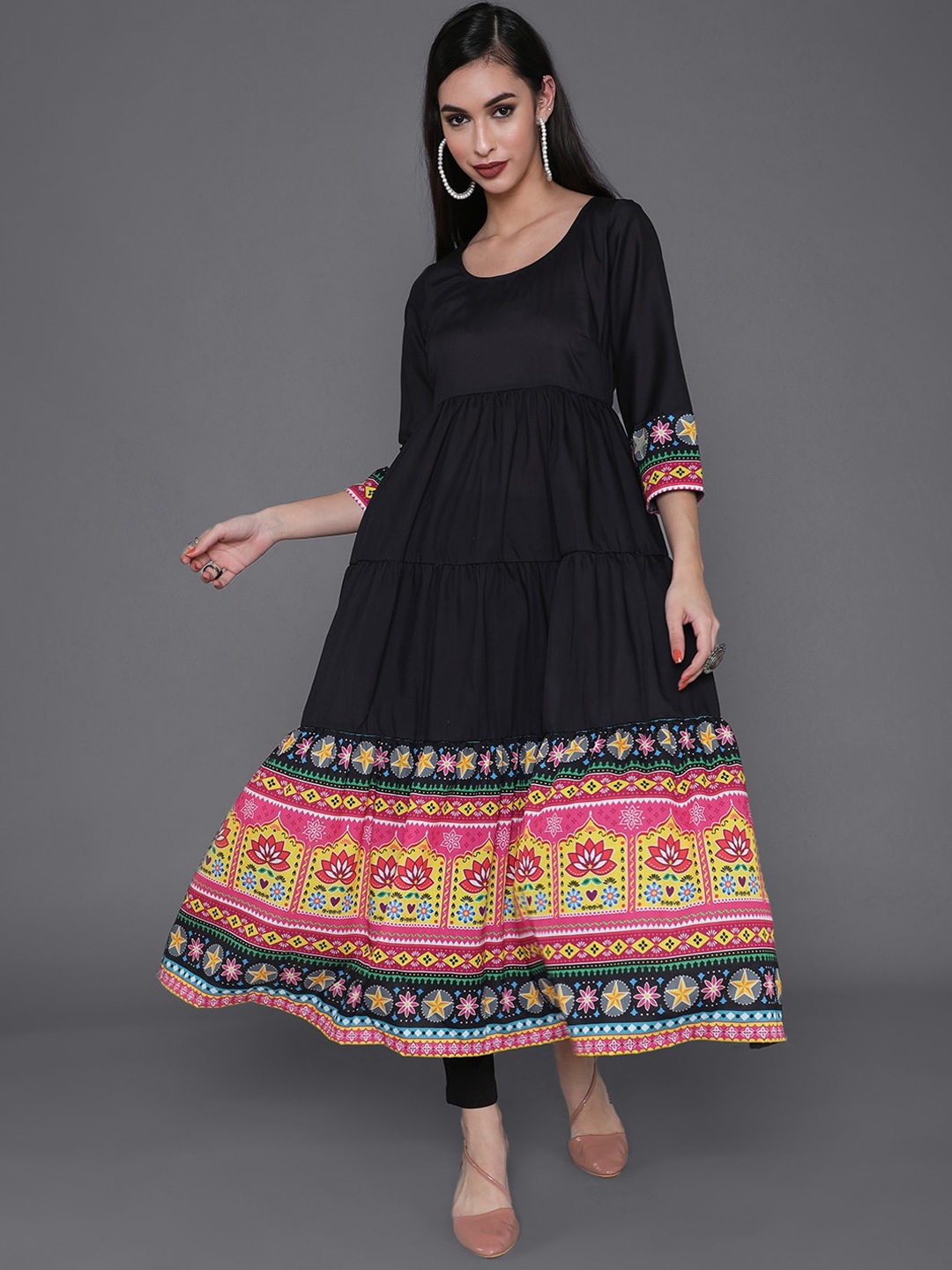 

AKS Ethnic Motifs Printed Round Neck Tiered Anarkali Kurta, Black