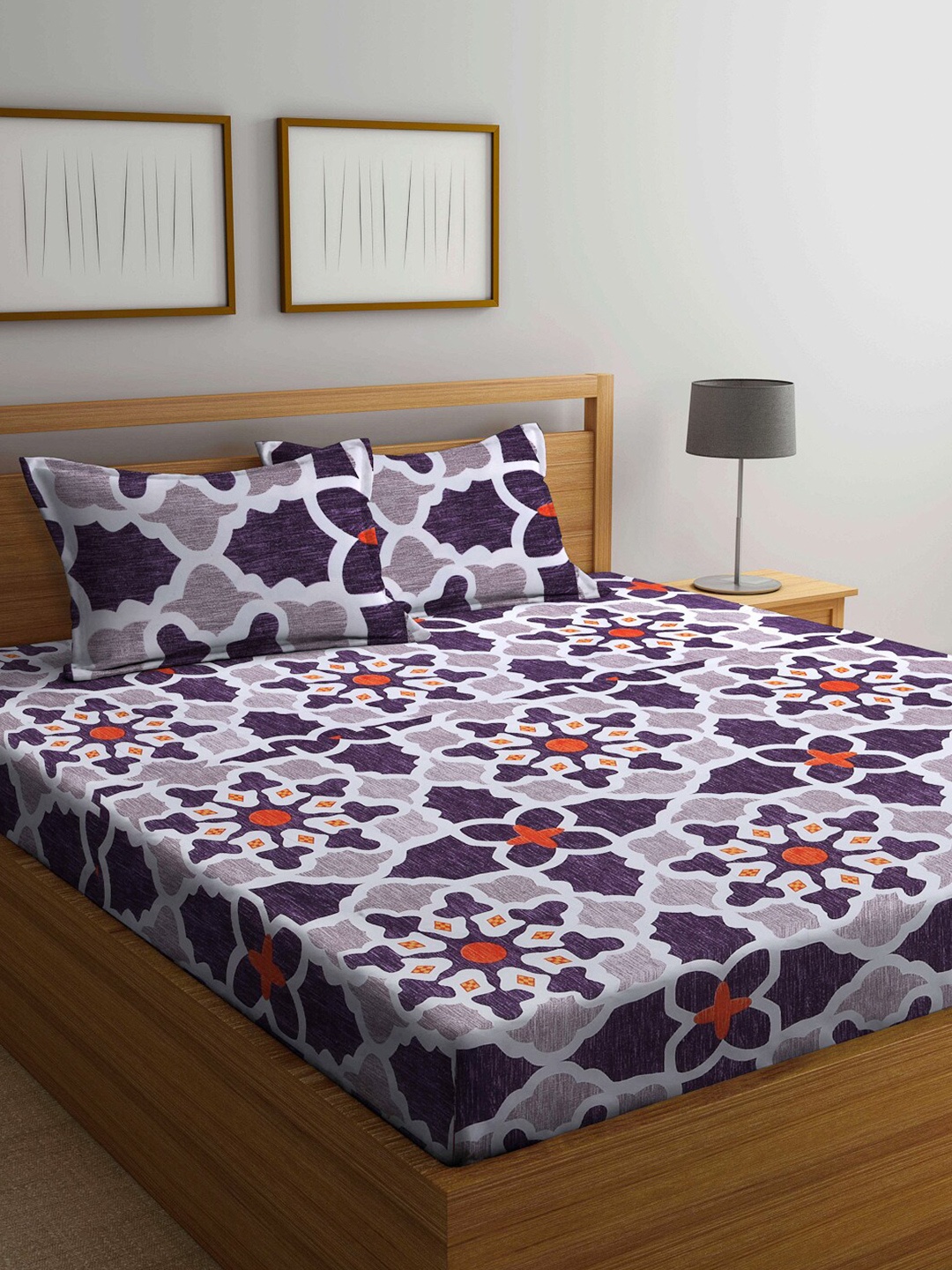 

KLOTTHE Black & White Abstract-Printed 300 TC Double Bedsheet With 2 Pillow Covers