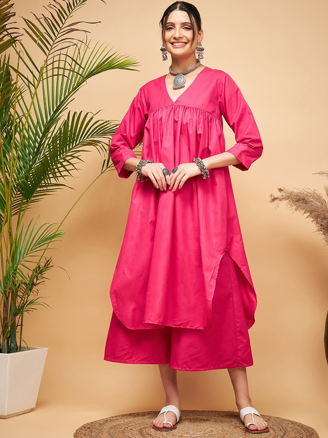 

InWeave Women Fuchsia Flared Sleeves Thread Work Kurta